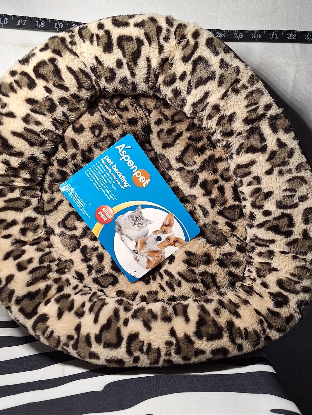 NWT Petmate Aspen Per Pet Bedding, Pet Bed, Leopard Animal Print, 18 inch, Small